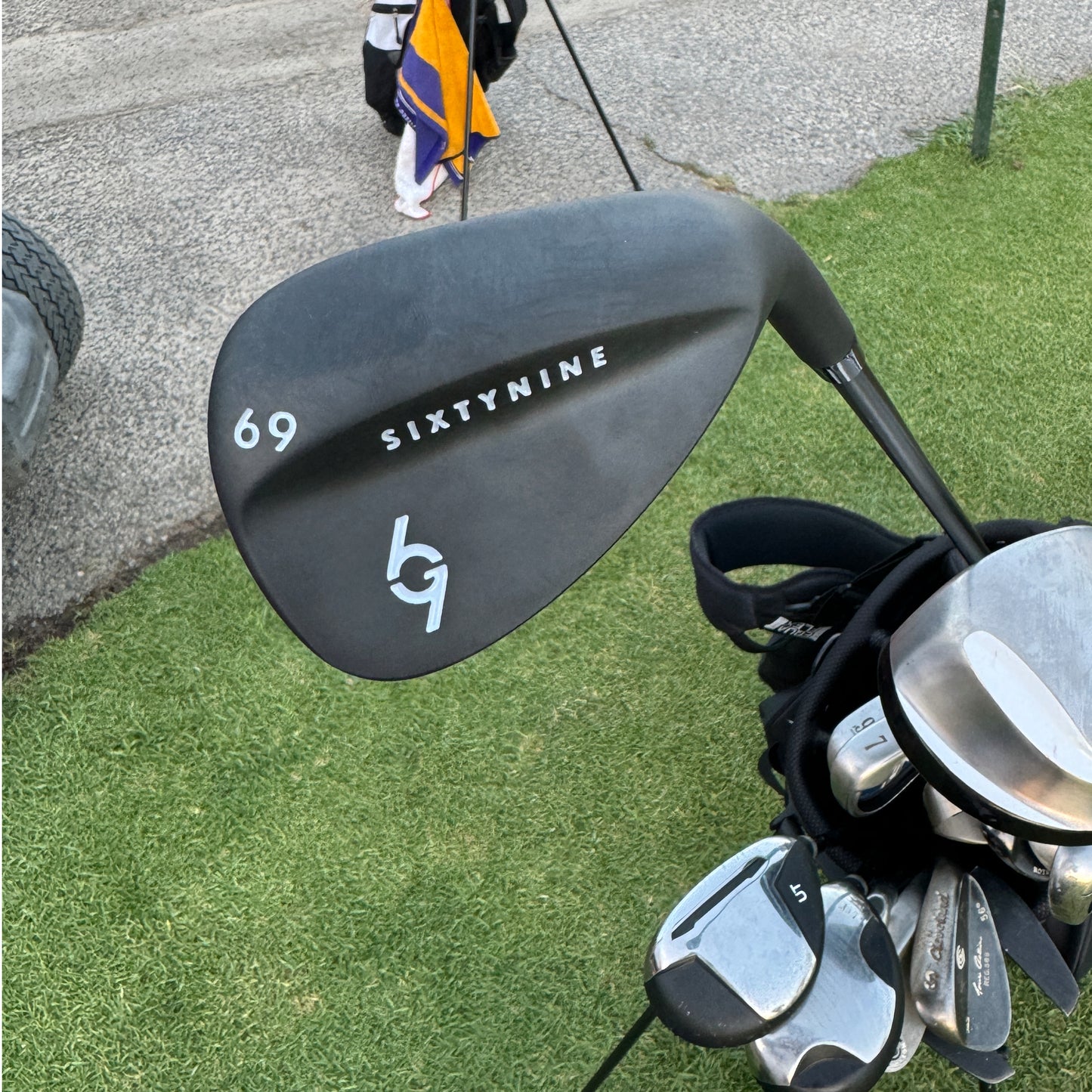 The 69° Wedge - Black